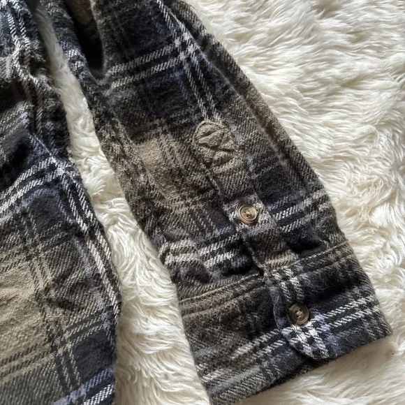 American Eagle Outfitters Distressed Green Plaid Button-Down Shirt - Picture 13 of 13